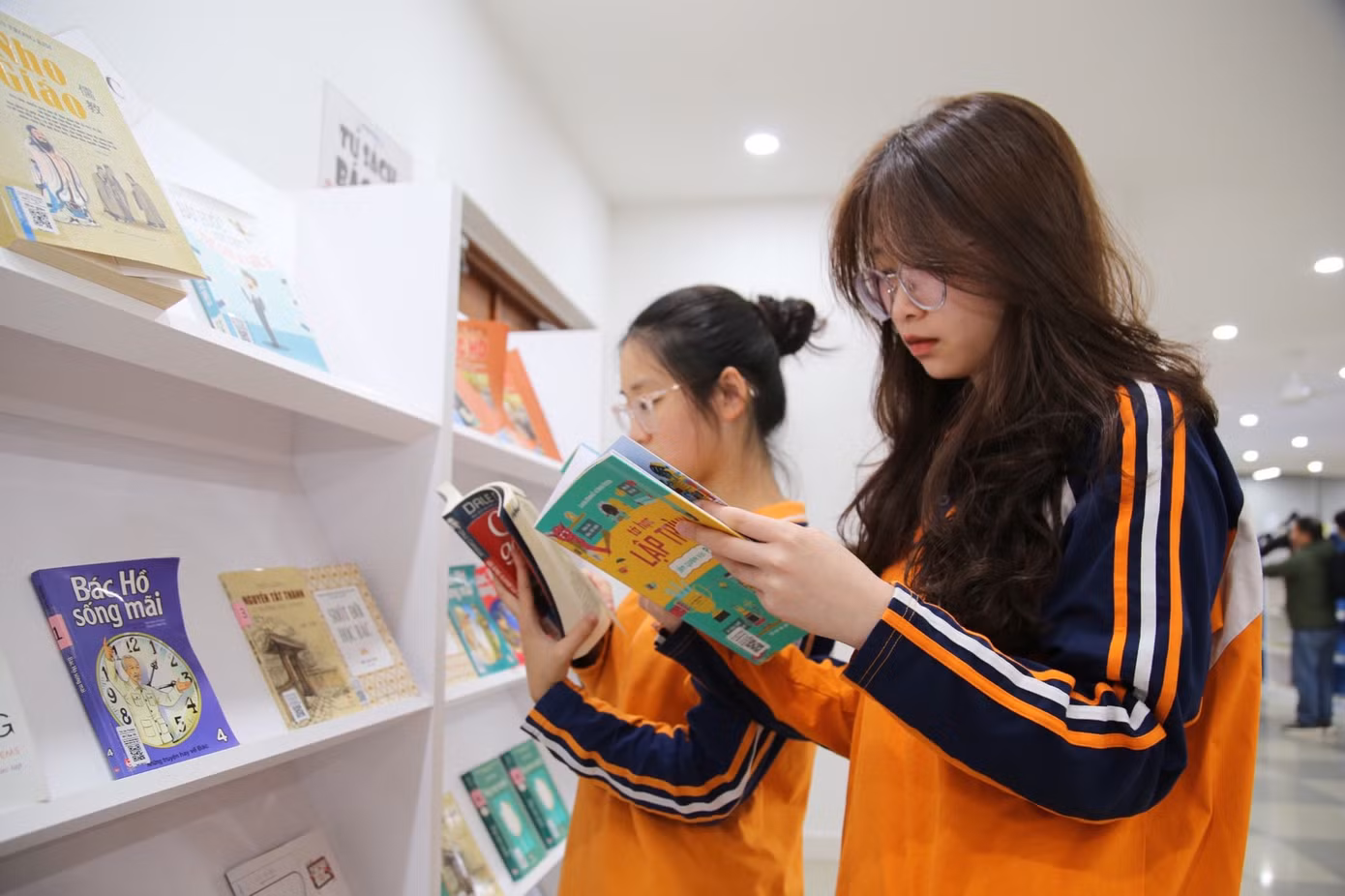 Nhiều cuốn sách được giới thiệu tại chương trình.