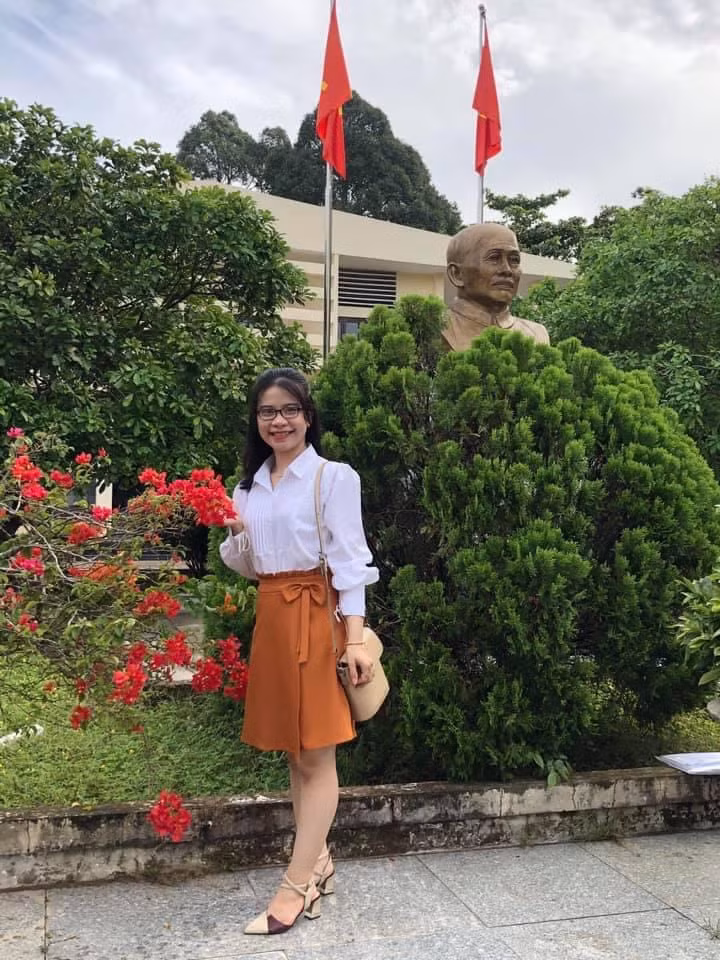 chị Phạm Quỳnh Nga - Kỹ sư chuyển giao tiến bộ khoa học - Kỹ thuật tỉnh An Giang. chị Phạm Quỳnh Nga - Kỹ sư chuyển giao tiến bộ khoa học - Kỹ thuật tỉnh An Giang.