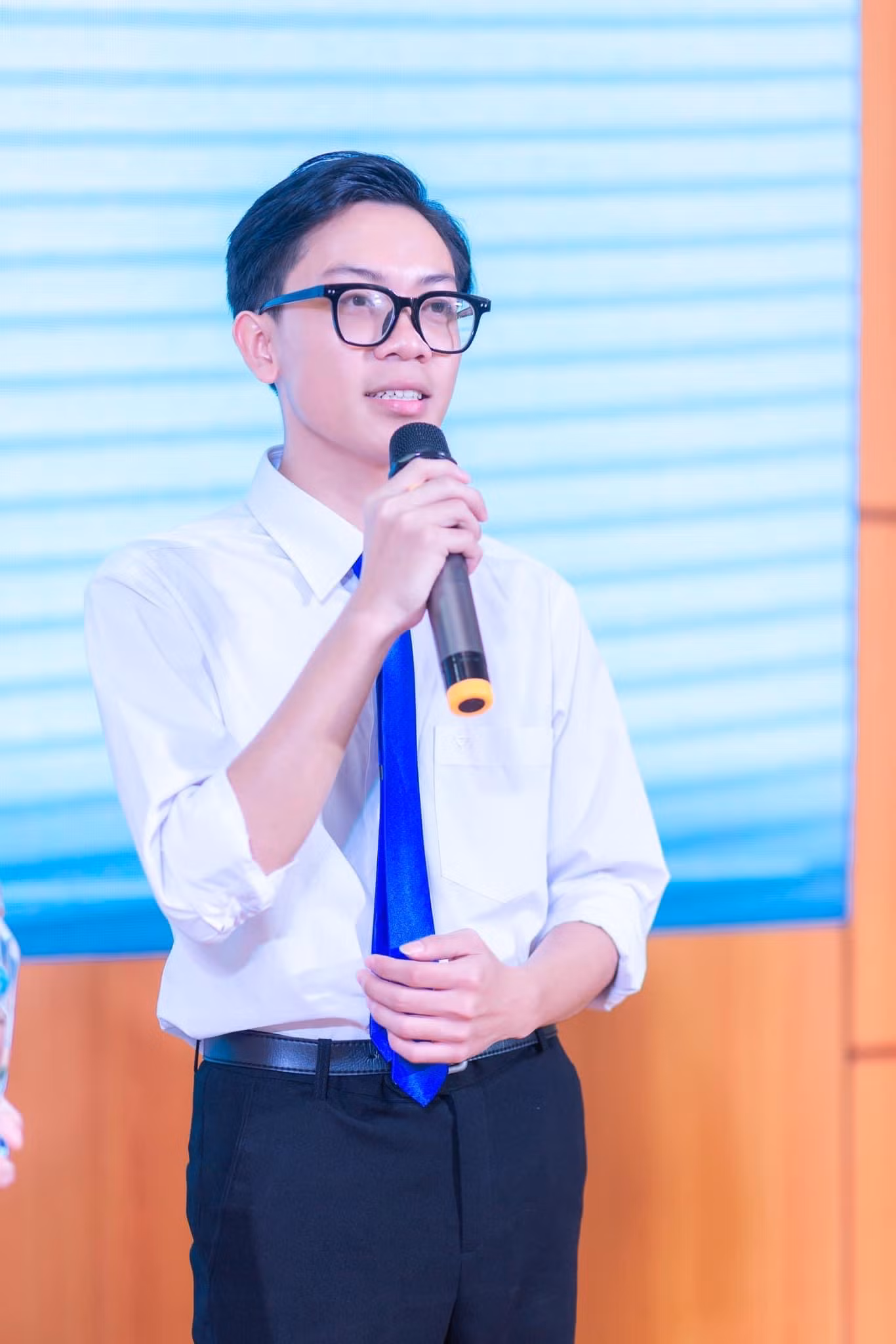 Anh Trịnh Anh Hào - Phó Chủ tịch Hội Sinh viên trường ĐH Kinh tế và Quản trị Kinh doanh (ĐH Thái Nguyên). Anh Trịnh Anh Hào - Phó Chủ tịch Hội Sinh viên trường ĐH Kinh tế và Quản trị Kinh doanh (ĐH Thái Nguyên).