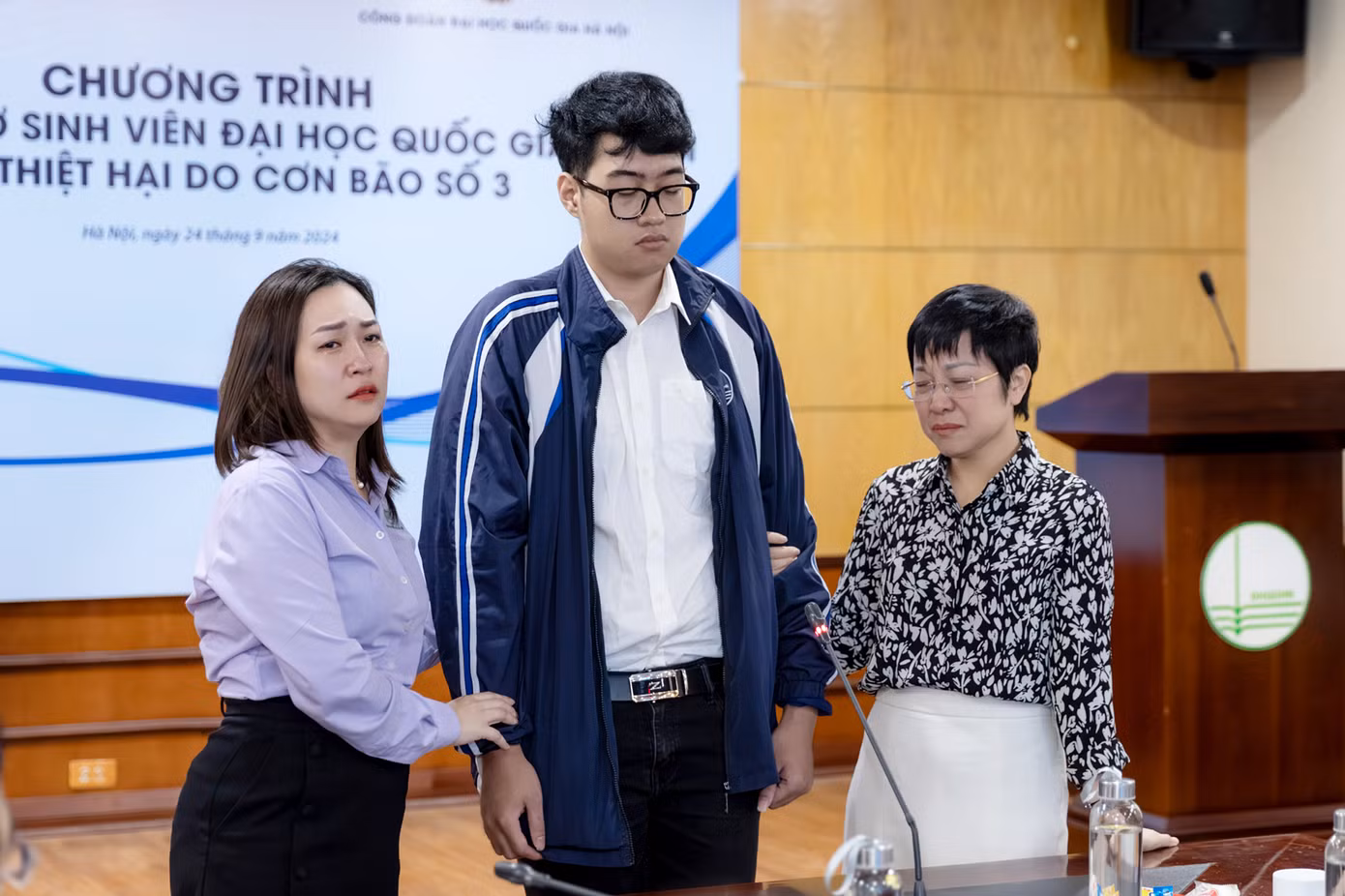 ĐHQG Hà Nội hỗ trợ 860 triệu đồng cho sinh viên bị ảnh hưởng bởi bão YAGI.