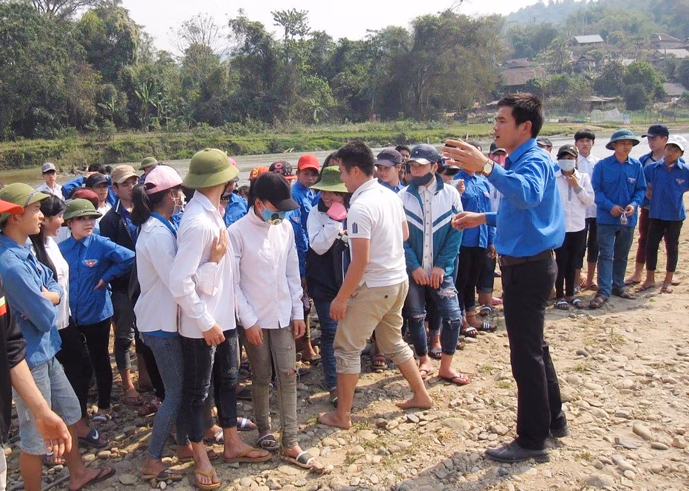 Thầy giáo Vì Văn Chuẩn và các hoạt động nổi bật.