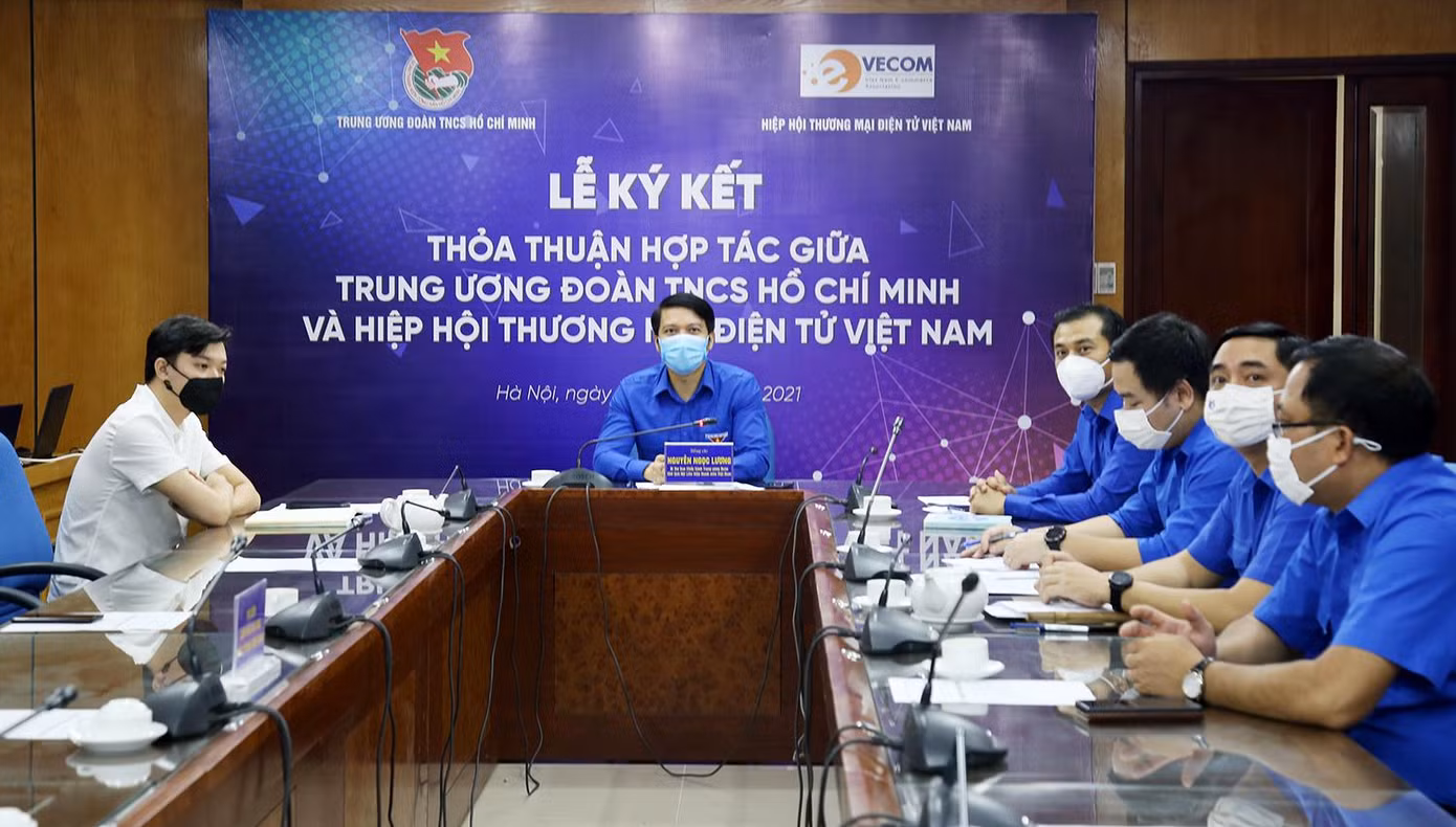 Anh Nguyễn Ngọc Lương, Bí thư T.Ư Đoàn, Chủ tịch T.Ư Hội LHTN Việt Nam dự và chủ trì Lễ ký kết.