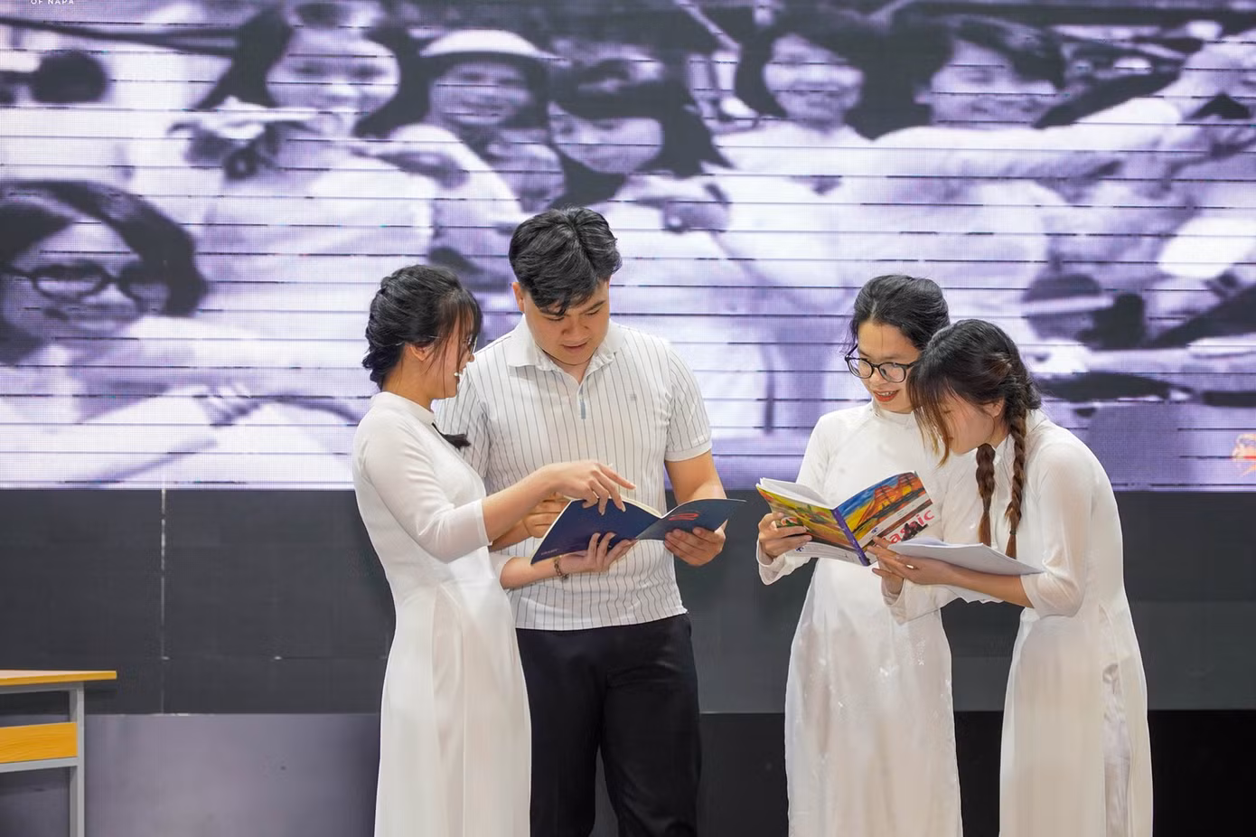 Các phần thi tại chương trình.
