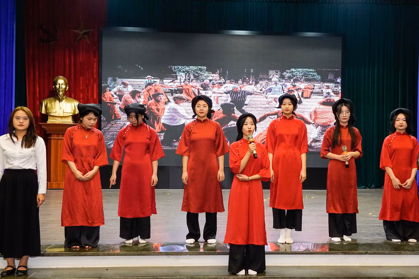 Các phần thi tại chương trình.
