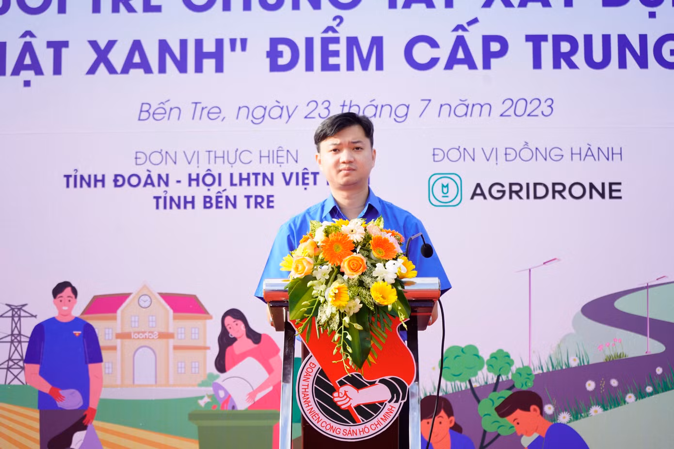 Anh Nguyễn Minh Triết - Bí thư T.Ư Đoàn, Chủ tịch T.Ư Hội Sinh viên Việt Nam, phát biểu tại chương trình.
