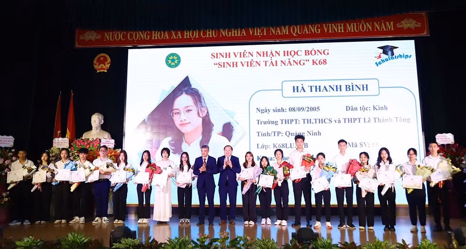 Hàng nghìn suất học bổng dành cho sinh viên mỗi năm học.