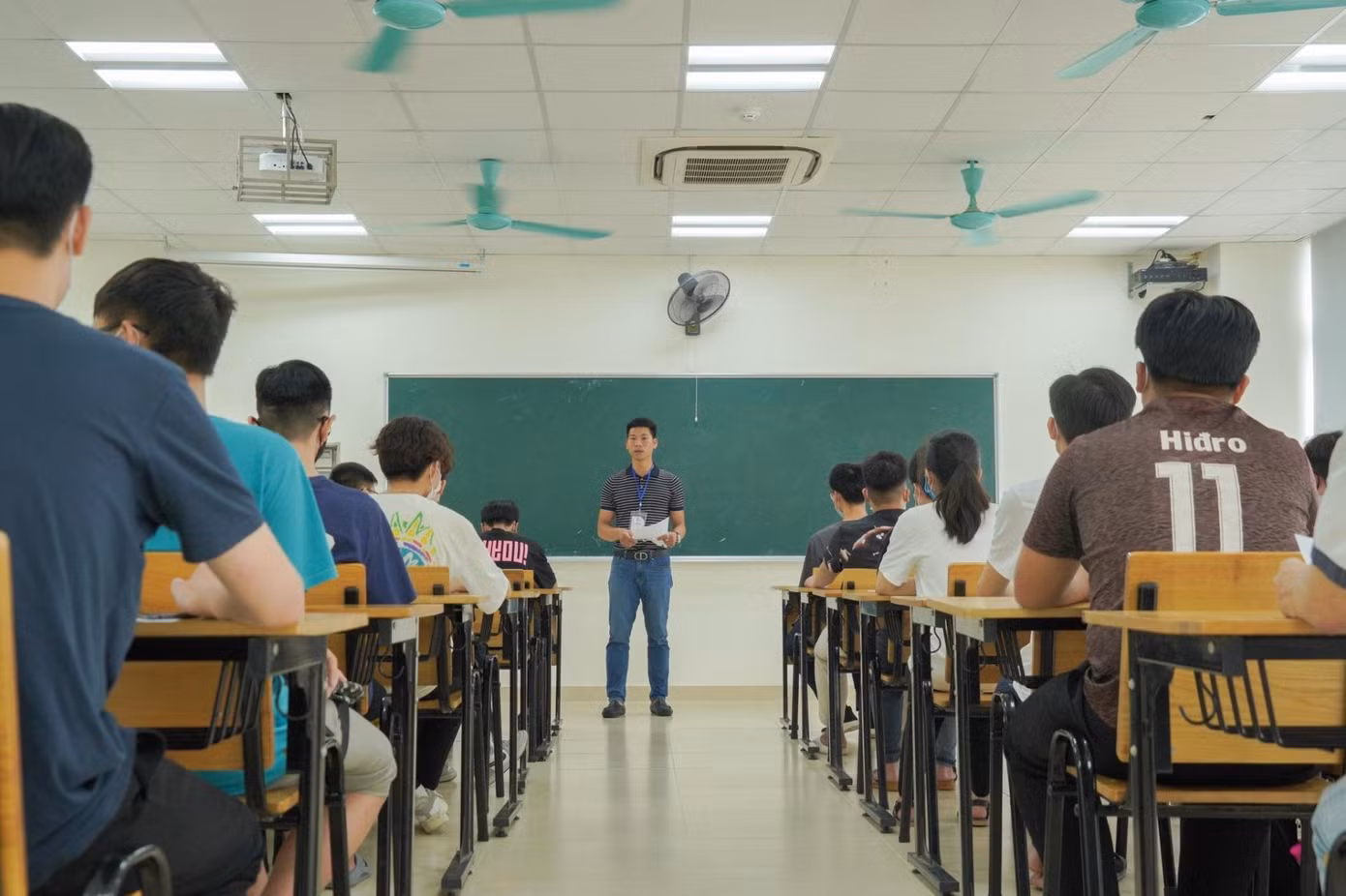 Sinh viên tham dự Kỳ thi Đánh giá tư duy của trường ĐH Bách khoa Hà Nội sáng ngày 15/7. Ảnh: HÀ CƯỜNG