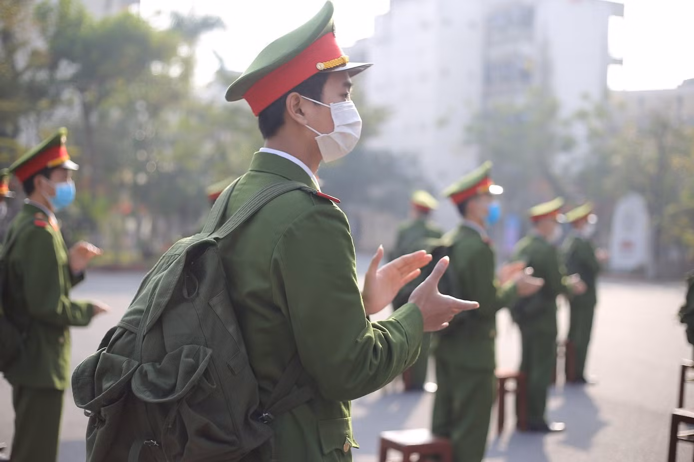 Ngay sau buổi lễ, Học viện Cảnh sát nhân dân đã tổ chức các chuyến xe hỗ trợ sinh viên về quê đón Tết.