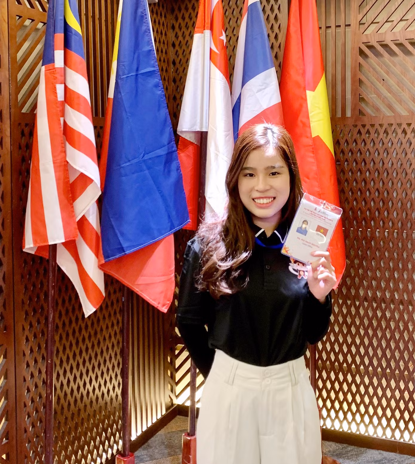 Phí Hạnh Nguyên tham gia hỗ trợ tại Hội nghị Trưởng đoàn Đại hội Thể thao học sinh Đông Nam Á lần thứ 13 (ASEAN Schools Games 13). Ảnh: NVCC