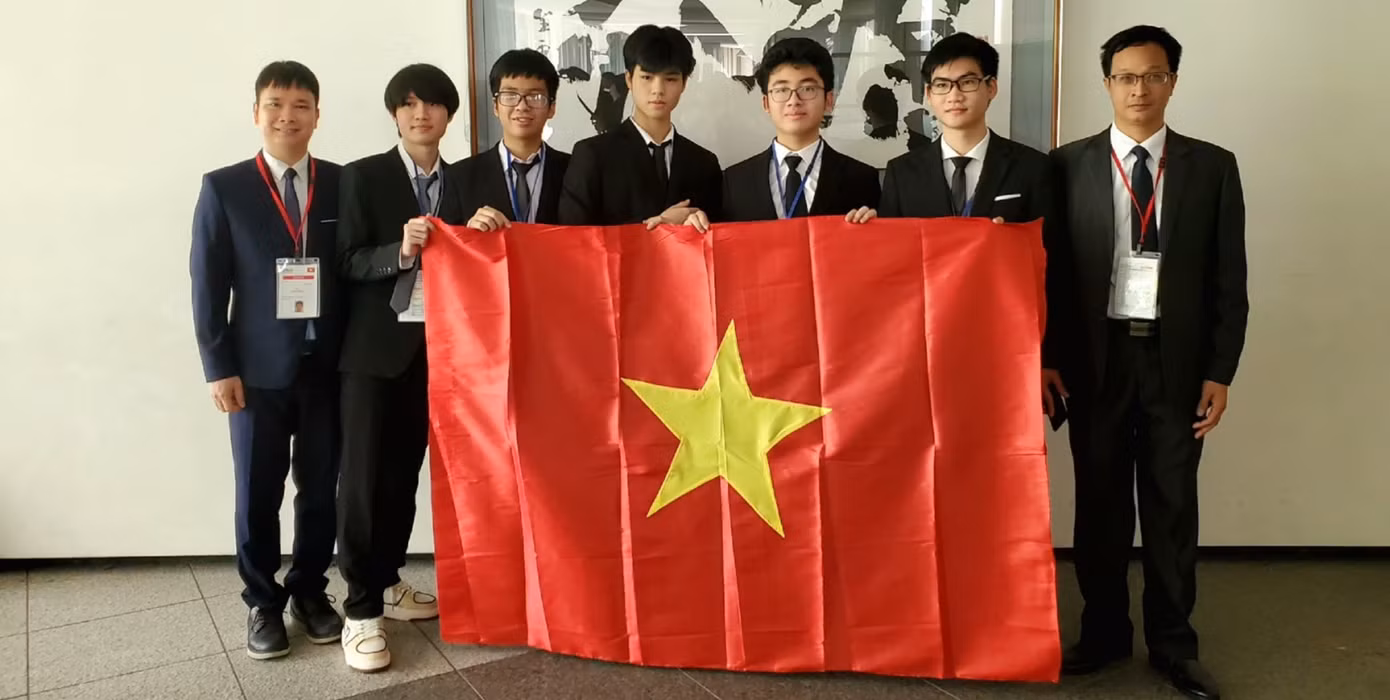 Cả 5 thí sinh trong đội tuyển quốc gia Việt Nam dự thi Olympic Vật lý quốc tế (IPhO) năm 2023 đều giành huy chương.