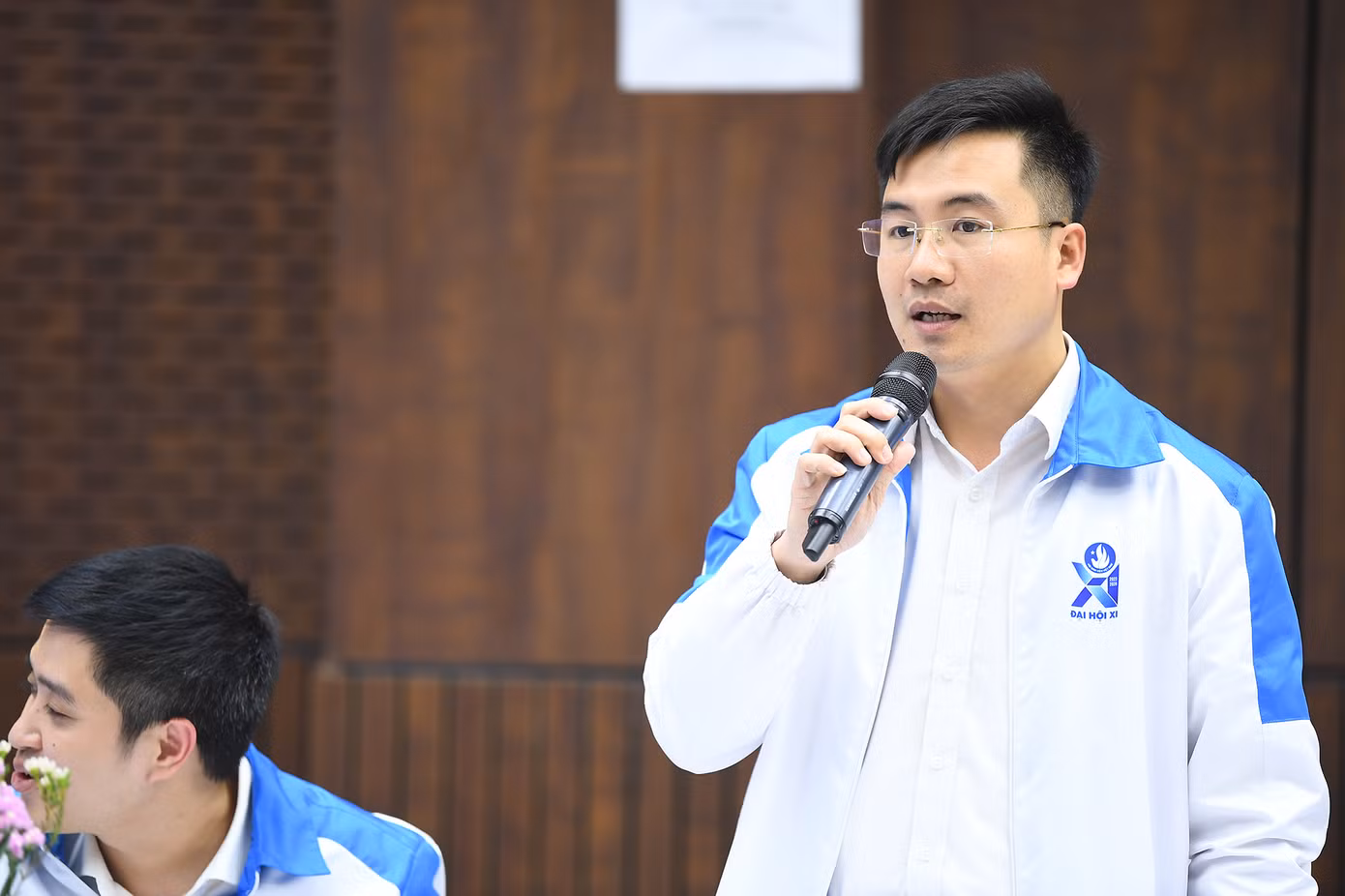 Các đại biểu chia sẻ tại Hội nghị.