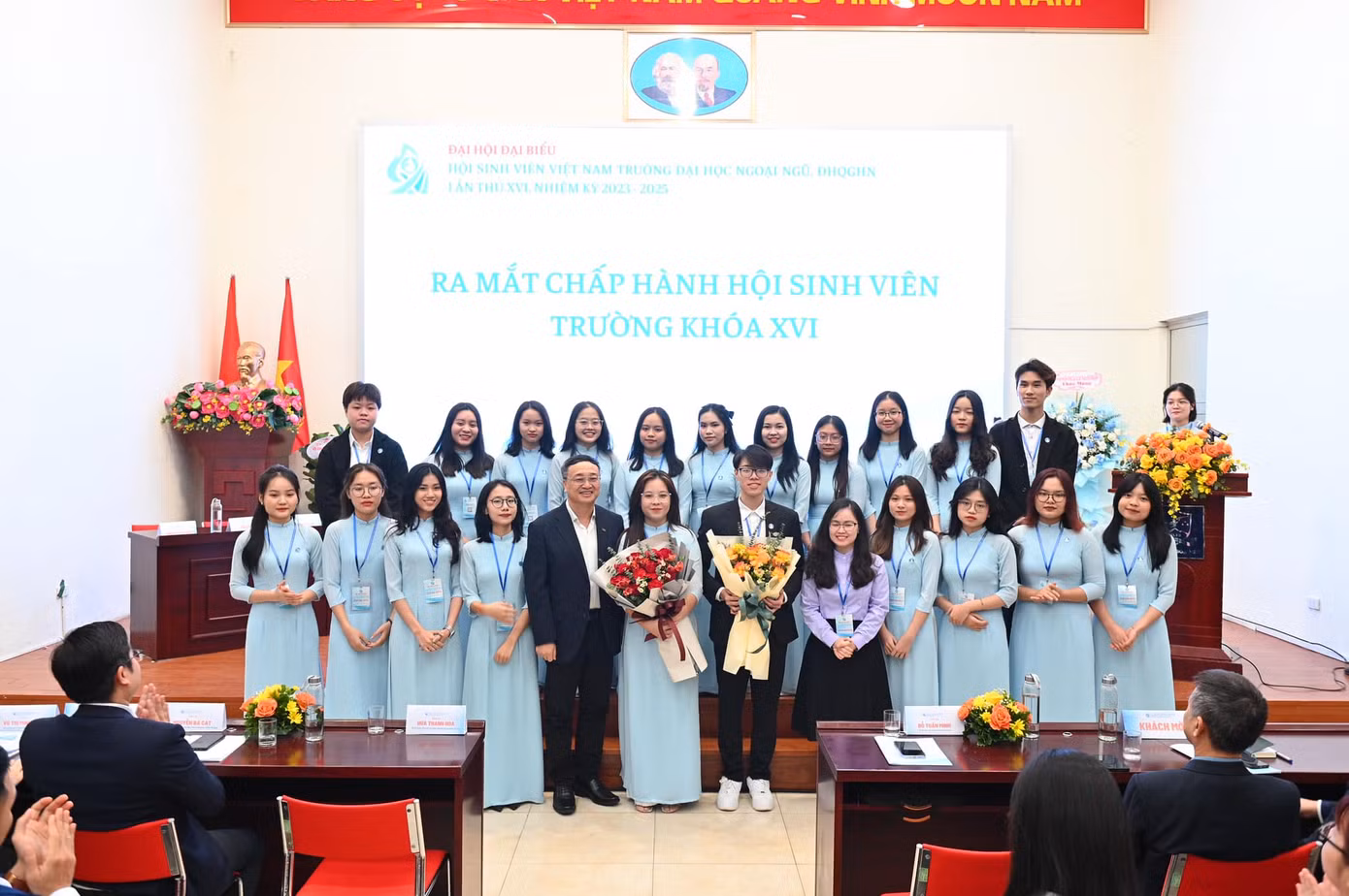 Ra mắt BCH Hội sinh viên trường ĐH Ngoại ngữ (ĐHQG Hà Nội).