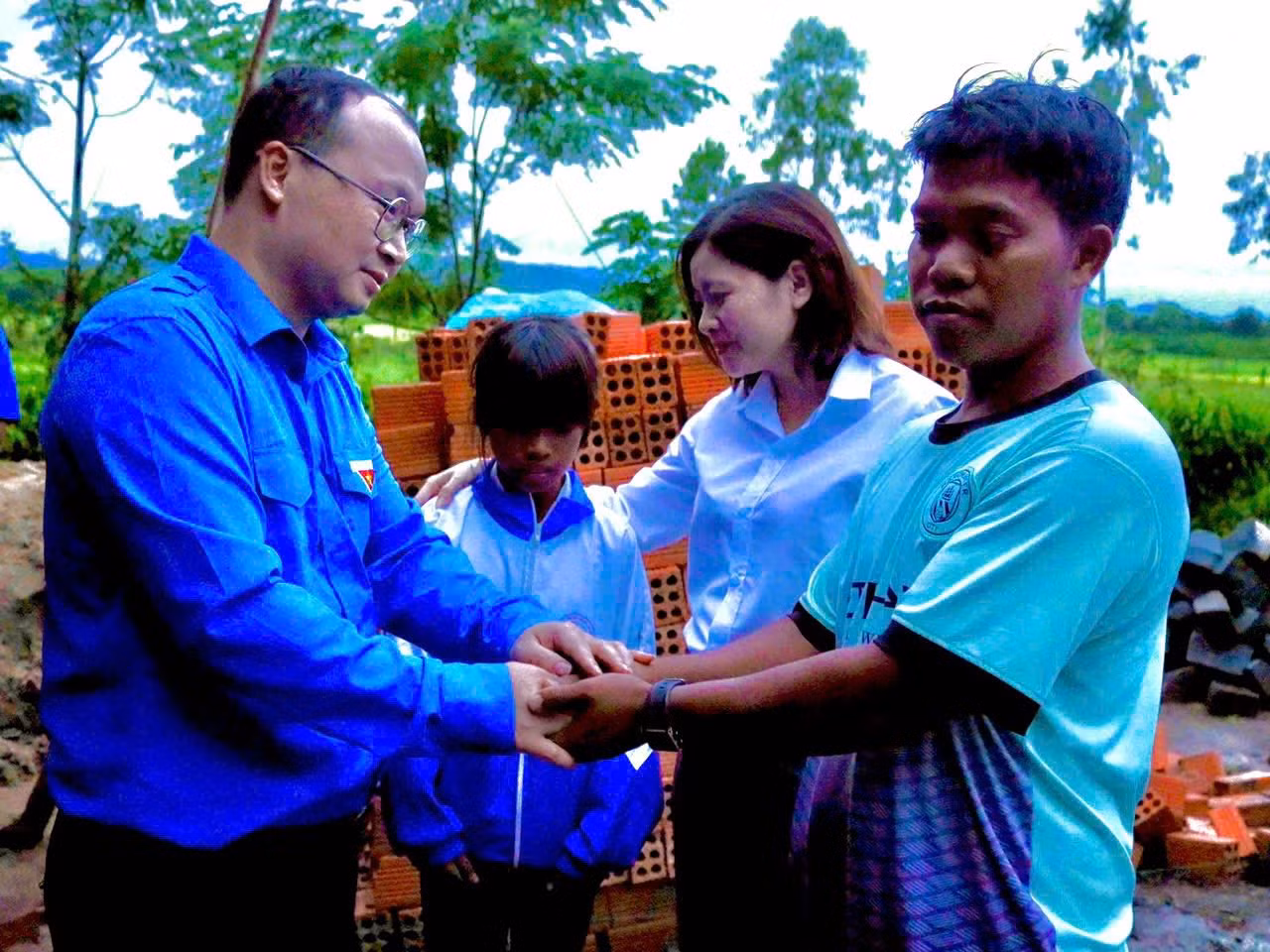 Khởi công Công trình "Ngôi nhà hạnh phúc” tại Gia Lai. Khởi công Công trình "Ngôi nhà hạnh phúc” tại Gia Lai.