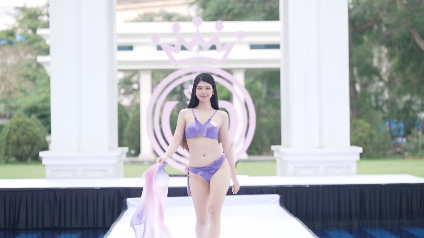 Phần trình diễn bikini không chỉ mang giá trị thẩm mỹ mà còn là dịp để thí sinh thể hiện sự chuẩn bị nghiêm túc về hình thể, chế độ sinh hoạt và bản lĩnh sân khấu. Những nỗ lực này giúp họ ghi điểm mạnh với hội đồng giám khảo và khán giả.