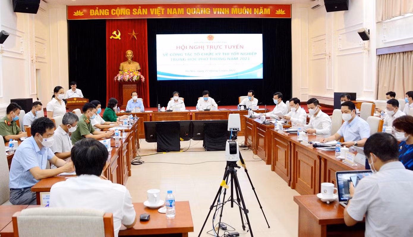 Hội nghị trực tuyến với 63 tỉnh/thành phố để bàn phương án cho Kỳ thi tốt nghiệp THPT trong tình huống dịch COVID-19.