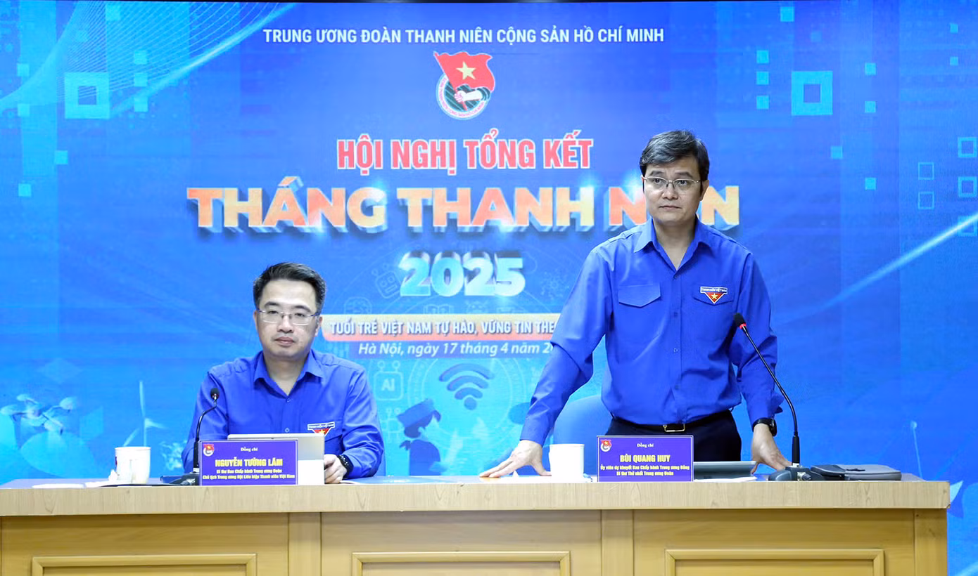 Anh Bùi Quang Huy - Ủy viên dự khuyết T.Ư Đảng, Bí thư thứ nhất T.Ư Đoàn và anh Nguyễn Tường Lâm - Bí thư T.Ư Đoàn, Chủ tịch T.Ư Hội LHTN Việt Nam chủ trì Hội nghị. Ảnh: ĐĂNG HẢI