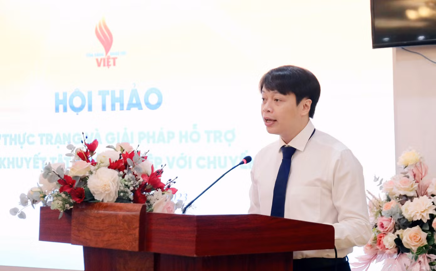 Anh Nguyễn Hữu Tú - Phó Trưởng Ban Đoàn kết Tập hợp Thanh niên (T.Ư Đoàn), phát biểu tại toạ đàm. Anh Nguyễn Hữu Tú - Phó Trưởng Ban Đoàn kết Tập hợp Thanh niên (T.Ư Đoàn), phát biểu tại toạ đàm.