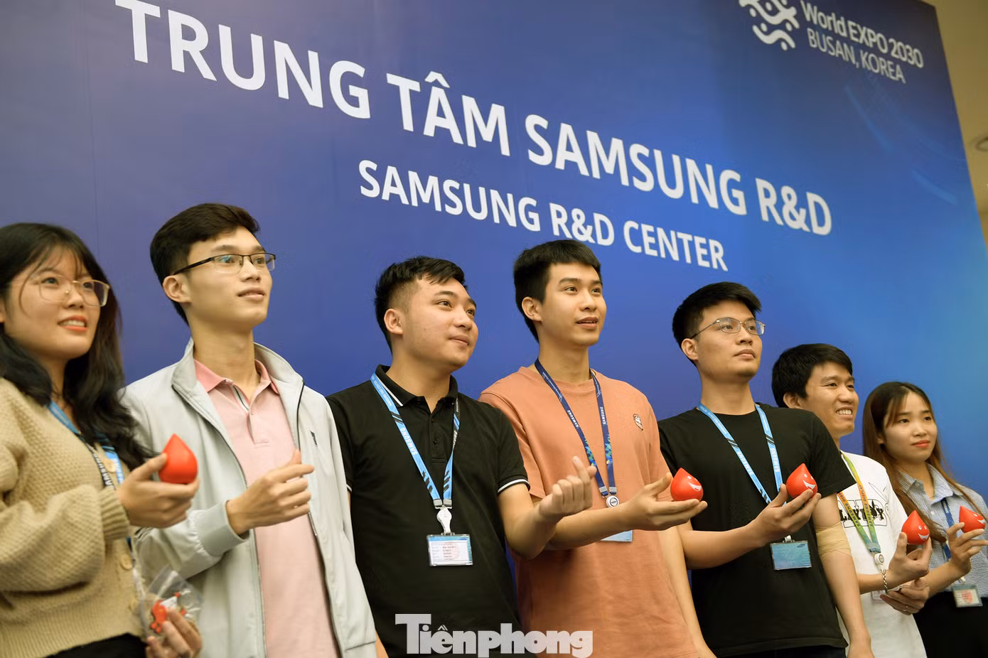 Hơn 300 cán bộ, nhân viên Trung tâm nghiên cứu SRV Samsung R&amp;D Việt Nam tham gia hiến máu tình nguyện ngày 31/3.