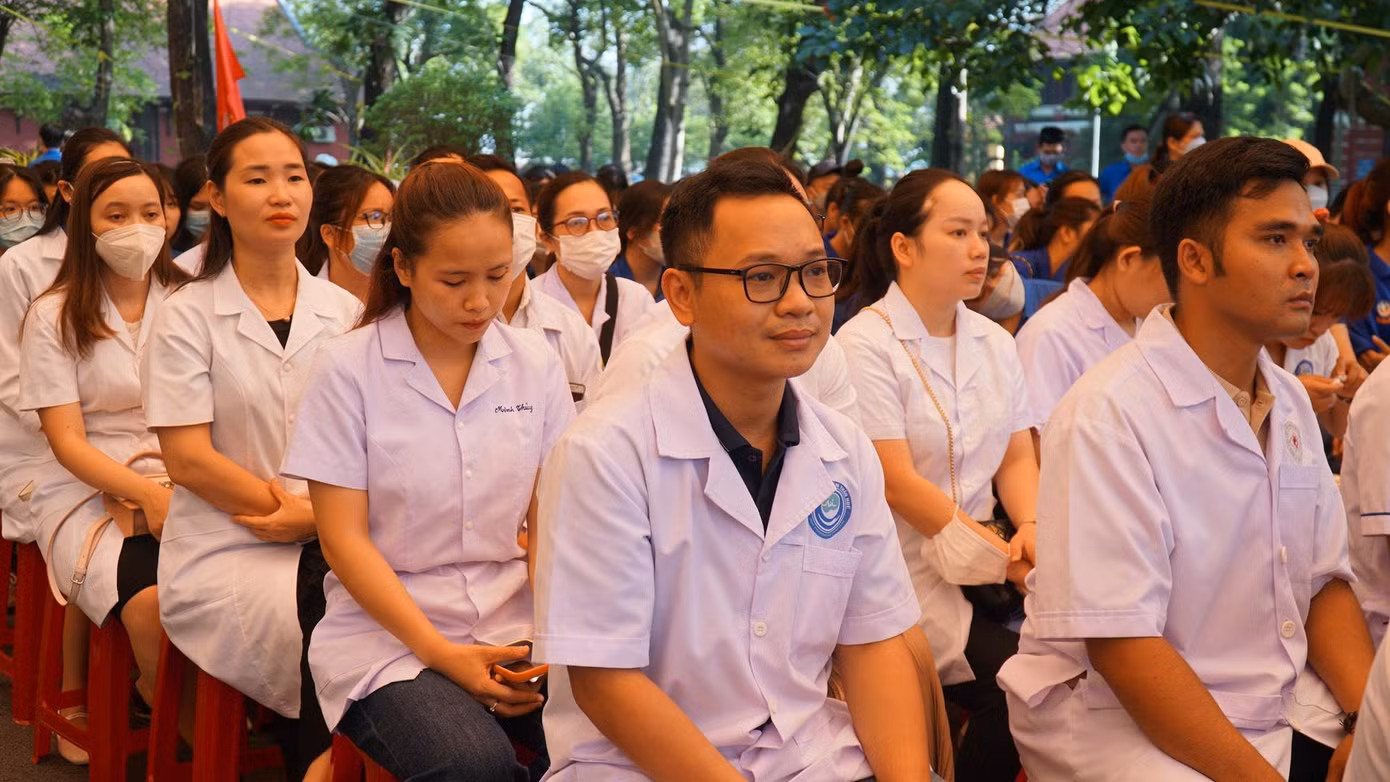 Tại lễ ra quân cấp T.Ư tại Huế, hơn 1.200 bệnh nhân COVID-19 đã được khám sàng lọc, siêu âm, xét nghiệm máu.