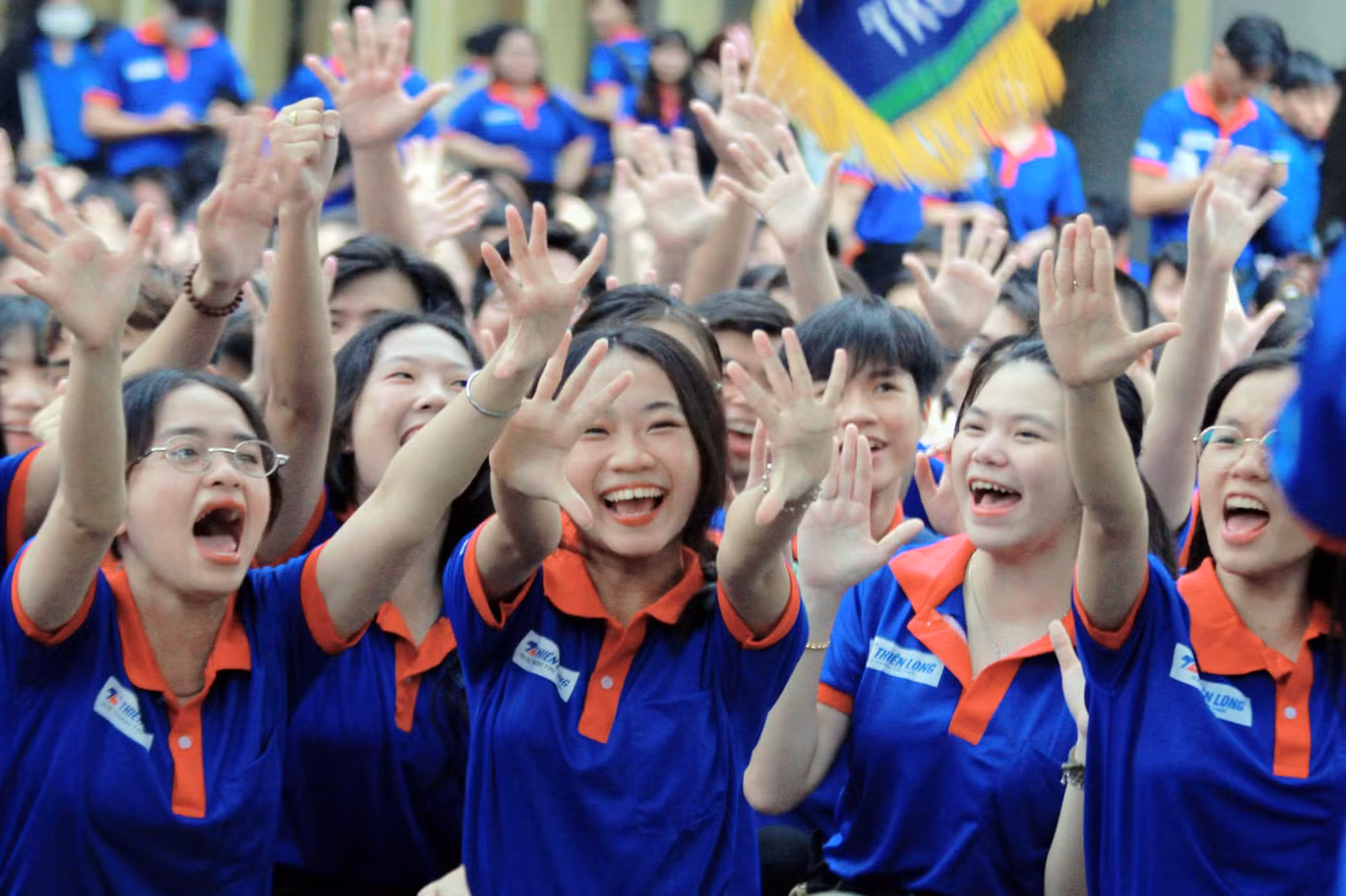 Sinh viên tham gia chương trình Tiếp sức mùa thi.