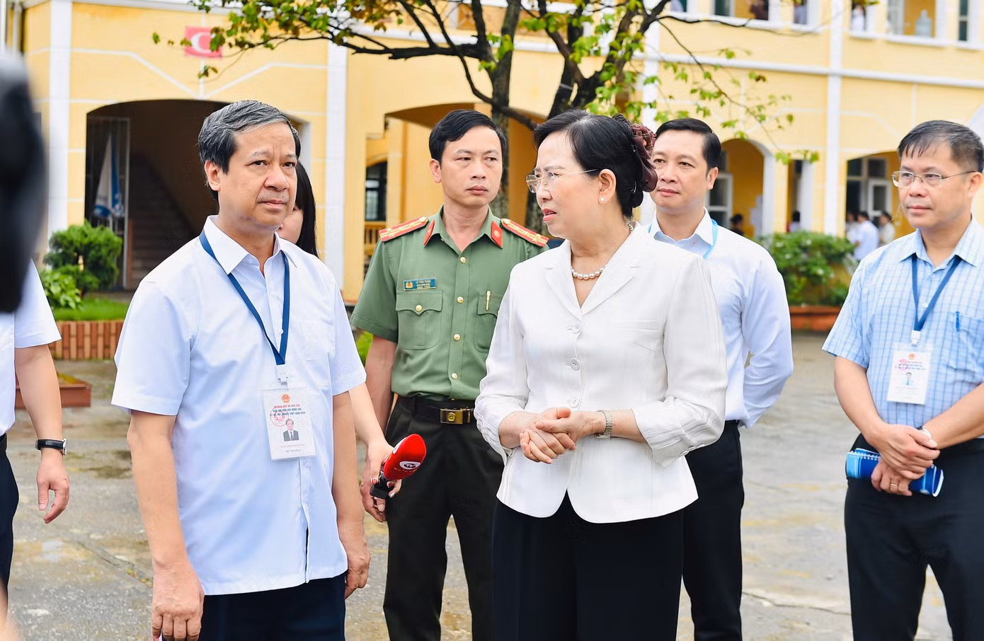 Bí thư Tỉnh uỷ Hà Nam Lê Thị Thuỷ trao đổi với Bộ trưởng Nguyễn Kim Sơn về công tác chuẩn bị cho Kỳ thi tốt nghiệp THPT năm 2024 của địa phương. Bí thư Tỉnh uỷ Hà Nam Lê Thị Thuỷ trao đổi với Bộ trưởng Nguyễn Kim Sơn về công tác chuẩn bị cho Kỳ thi tốt nghiệp THPT năm 2024 của địa phương.