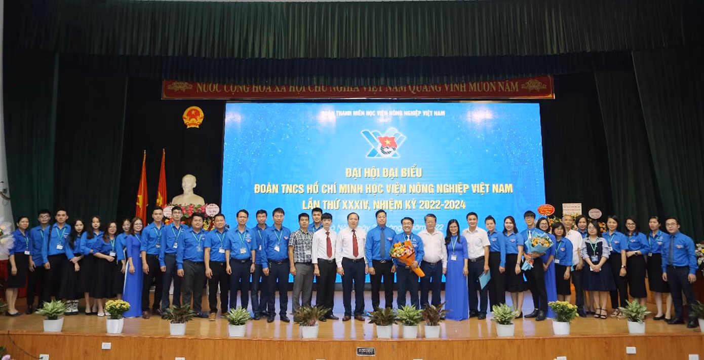29 anh, chị là cán bộ giảng viên và sinh viên được bầu vào BCH Đoàn Thanh niên Học viện Nông nghiệp Việt Nam, nhiệm kỳ 2022 - 2024. 29 anh, chị là cán bộ giảng viên và sinh viên được bầu vào BCH Đoàn Thanh niên Học viện Nông nghiệp Việt Nam, nhiệm kỳ 2022 - 2024.
