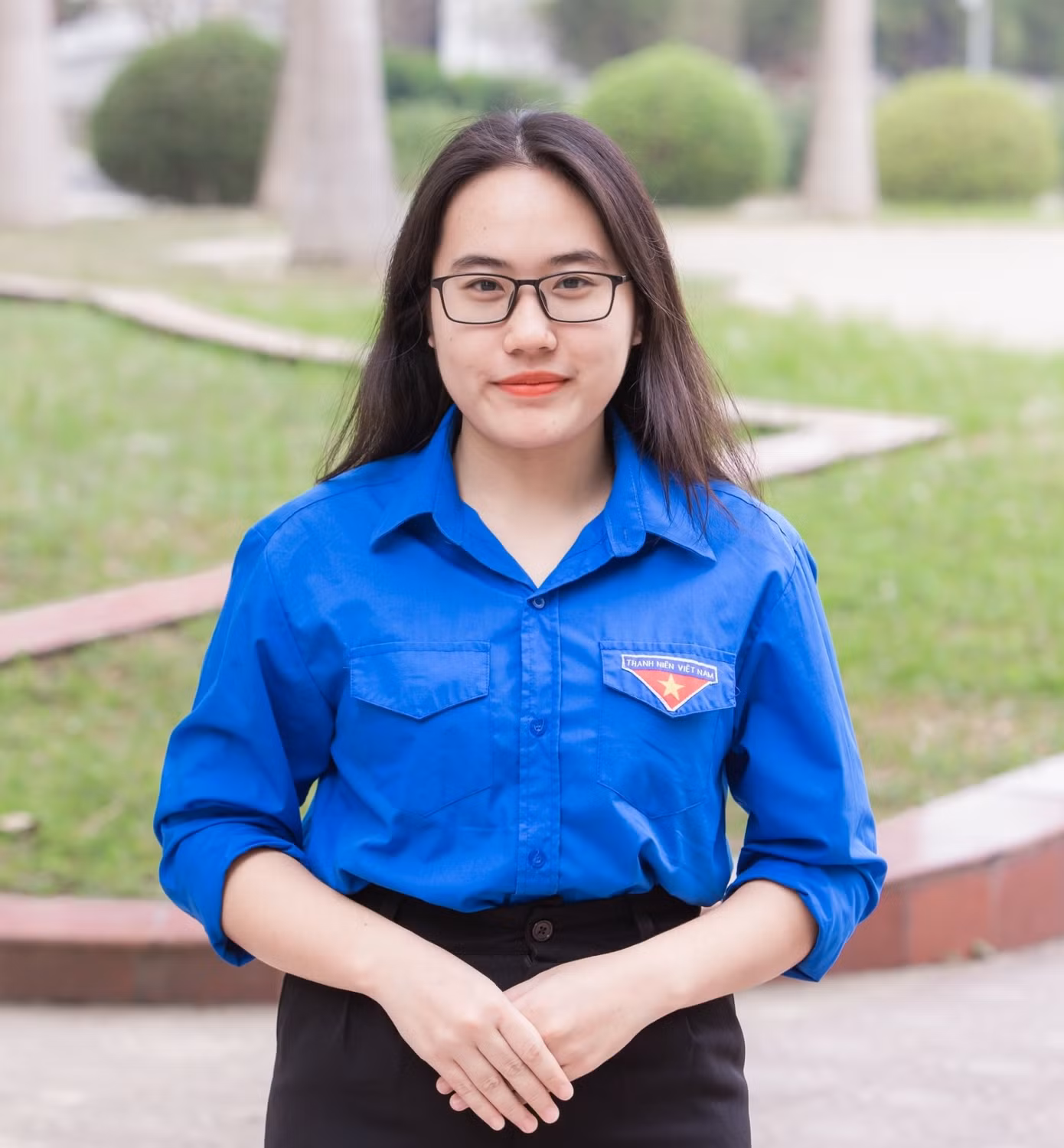 Dương Thị Quý Nga đã tích cực học tập, tham gia các hoạt động xã hội và sớm được kết nạp Đảng khi còn là học sinh lớp 12. Ảnh: NVCC