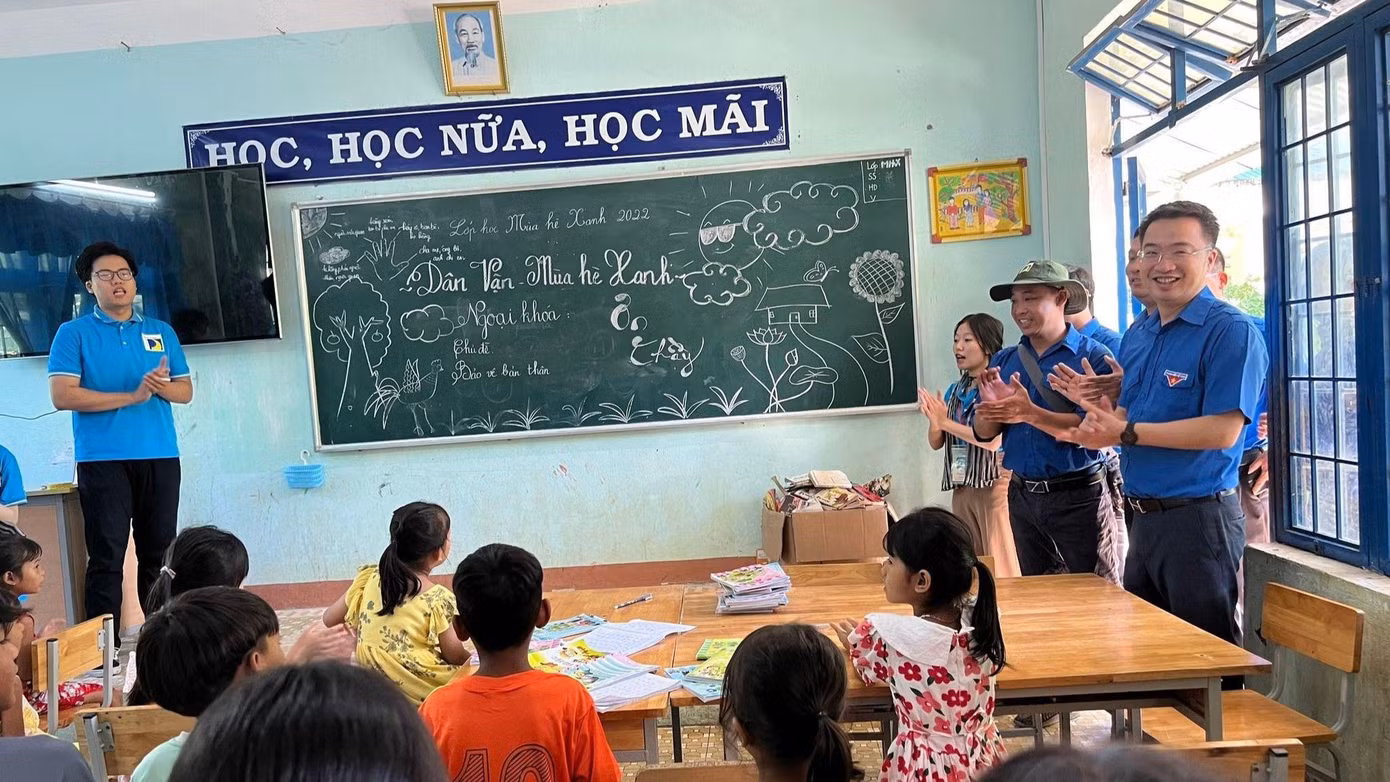 Chiến dịch 'Mùa Hè Xanh' tại mặt trận xã Sơn Màu, huyện Sơn Tây, tỉnh Quảng Ngãi với 120 sinh viên.