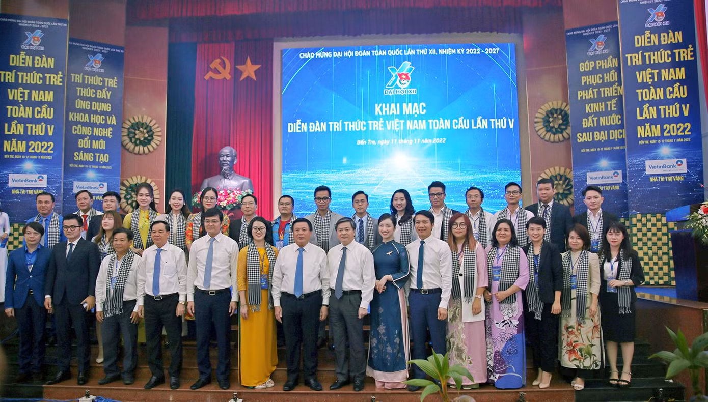 Các đại biểu tham dự chương trình.