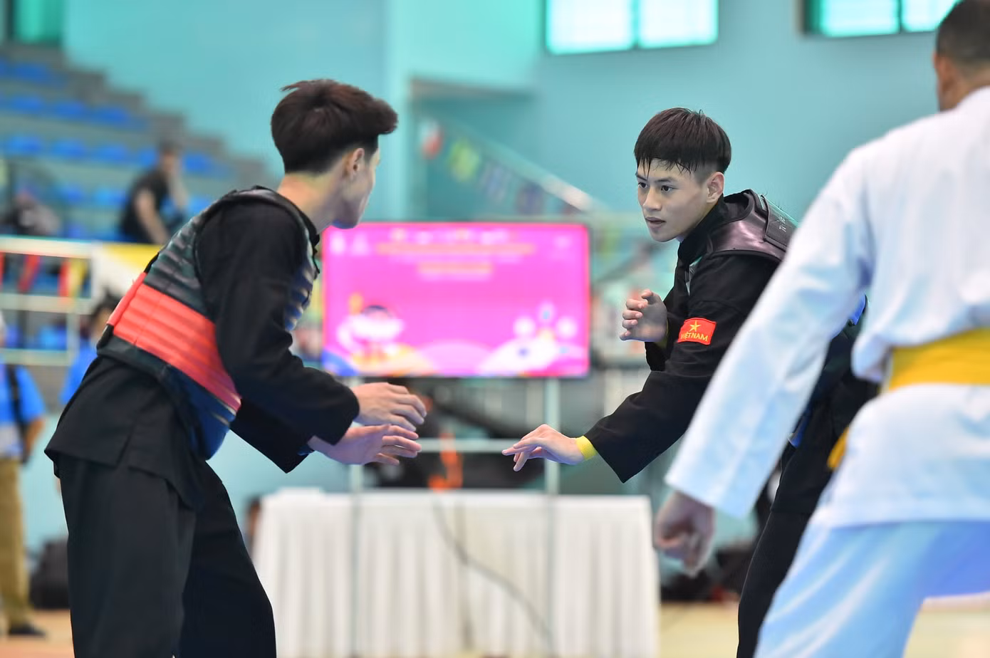 Các vận động viên thi đấu môn Pencak Silat.