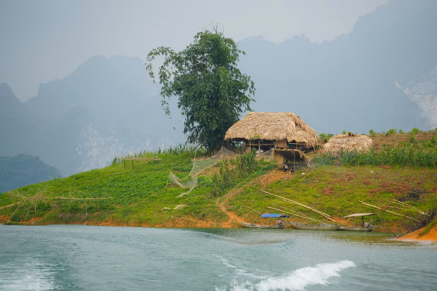 Thác Bà với vẻ đẹp hiếm có, khó tìm cũng là lý do đoàn làm phim Bão ngầm lựa chọn để làm bối cảnh chính trong bộ phim.