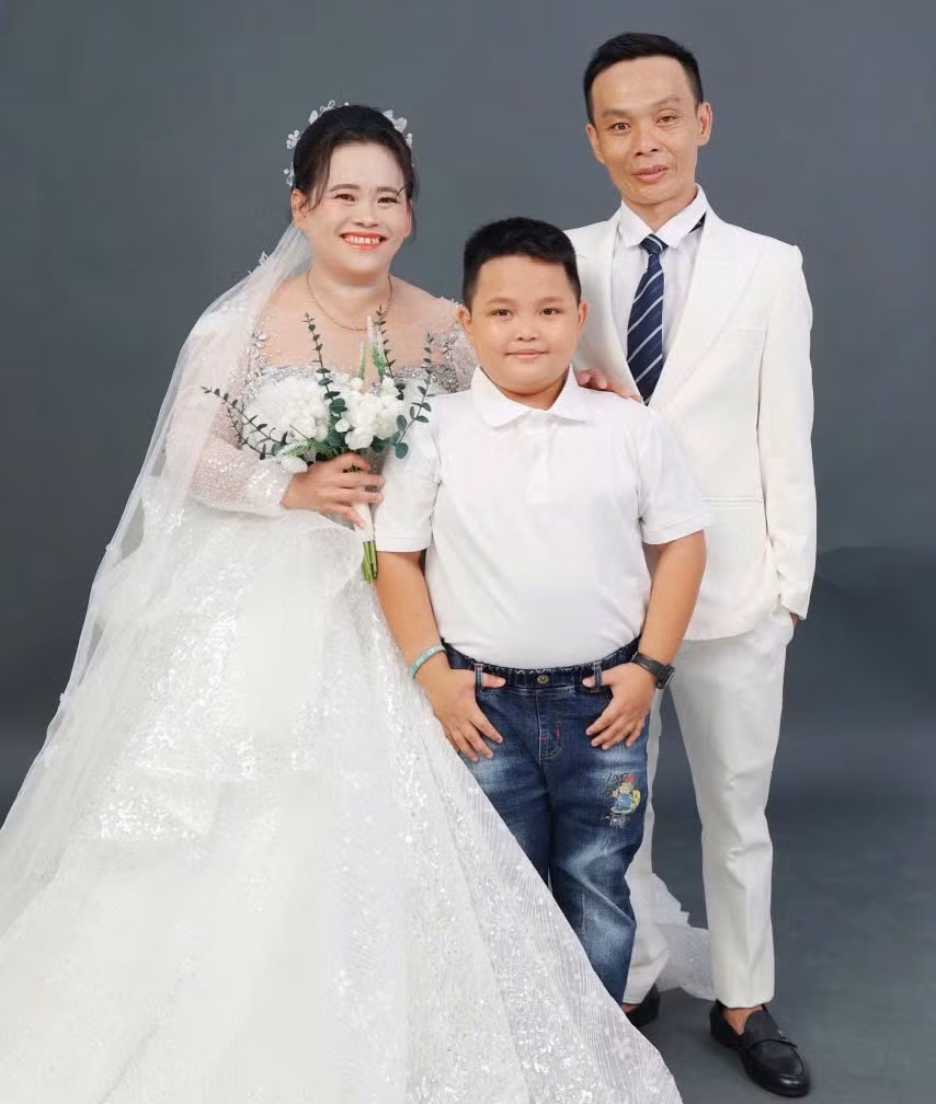 Vợ chồng anh Vềnh, chị An và con trai