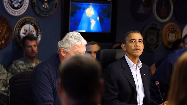 Tổng thống Obama tạm ngừng chiến dịch tranh cử để theo dõi diễn biến siêu bão Sandy