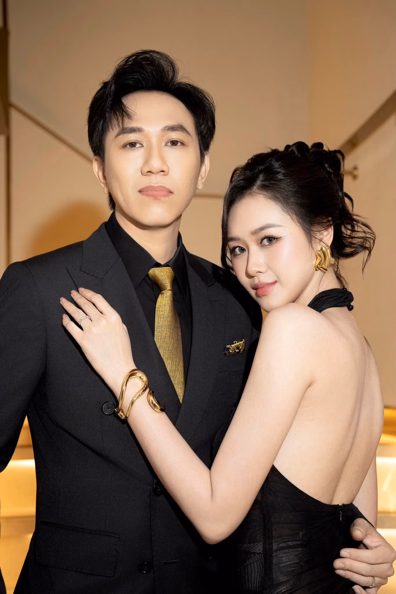 Vợ chồng diễn viên Anh Đức trong sự kiện tối 18/12.
