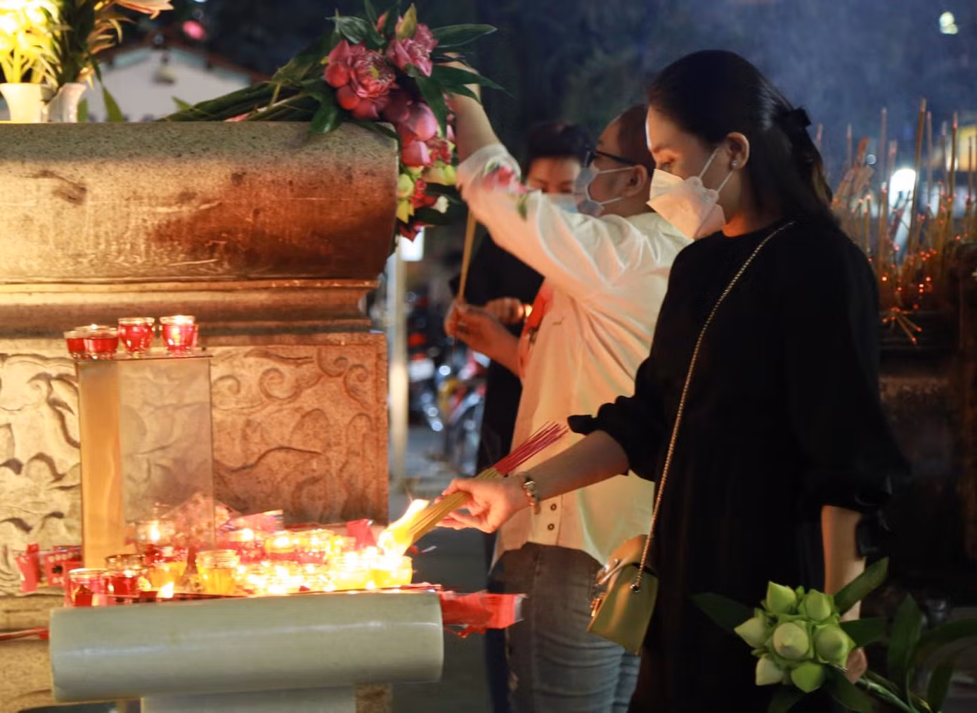 Xúc động lễ tưởng niệm đồng bào tử vong và cán bộ, chiến sĩ hy sinh do đại dịch COVID-19 ảnh 13 Xúc động lễ tưởng niệm đồng bào tử vong và cán bộ, chiến sĩ hy sinh do đại dịch COVID-19 ảnh 13
