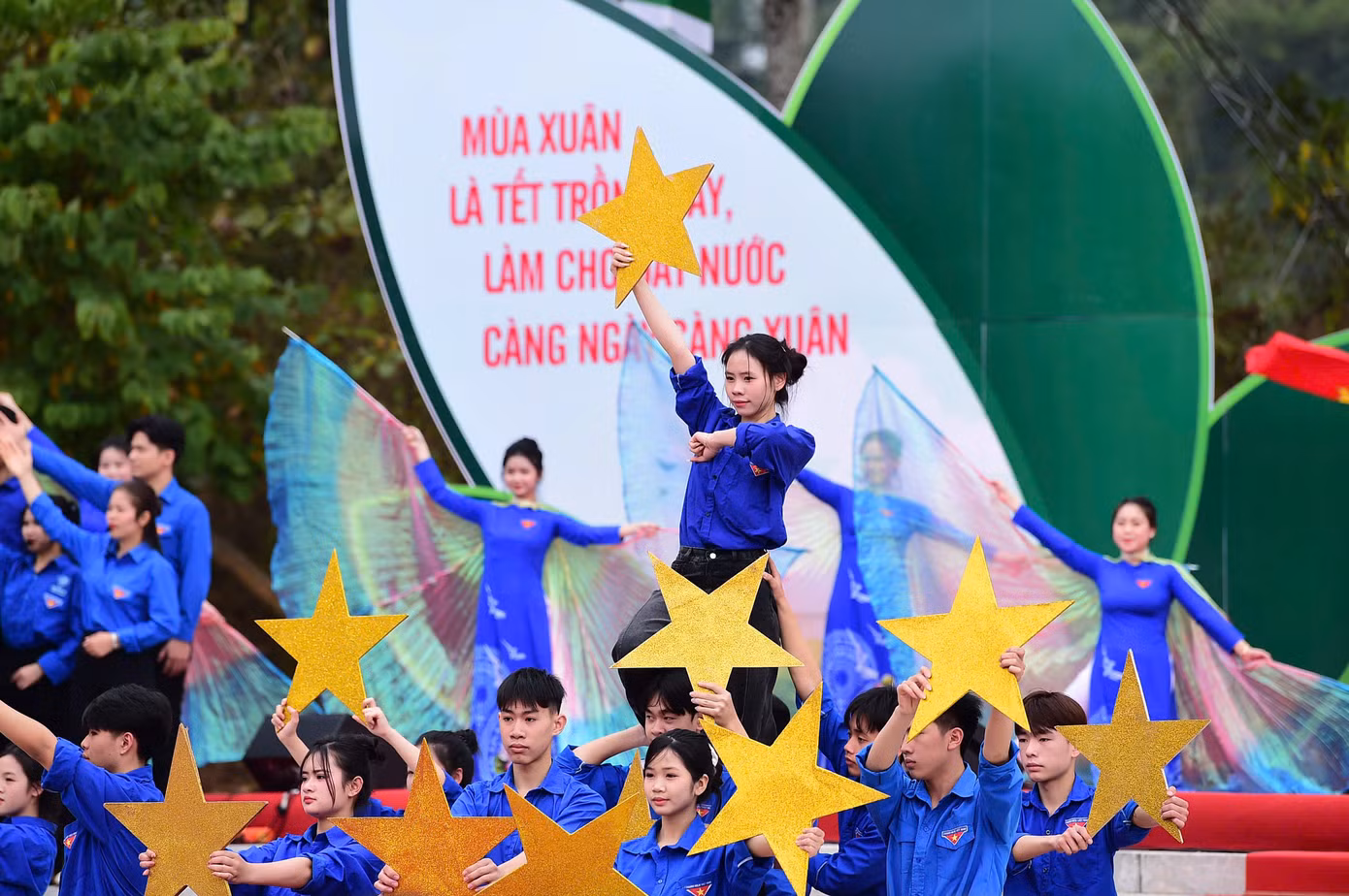 Các tiết mục văn nghệ mở màn Lễ phát động. Ảnh: Xuân Tùng Các tiết mục văn nghệ mở màn Lễ phát động. Ảnh: Xuân Tùng