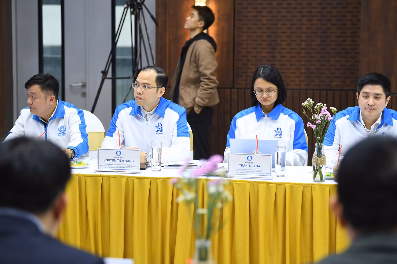 Các đại biểu tham dự hội nghị.