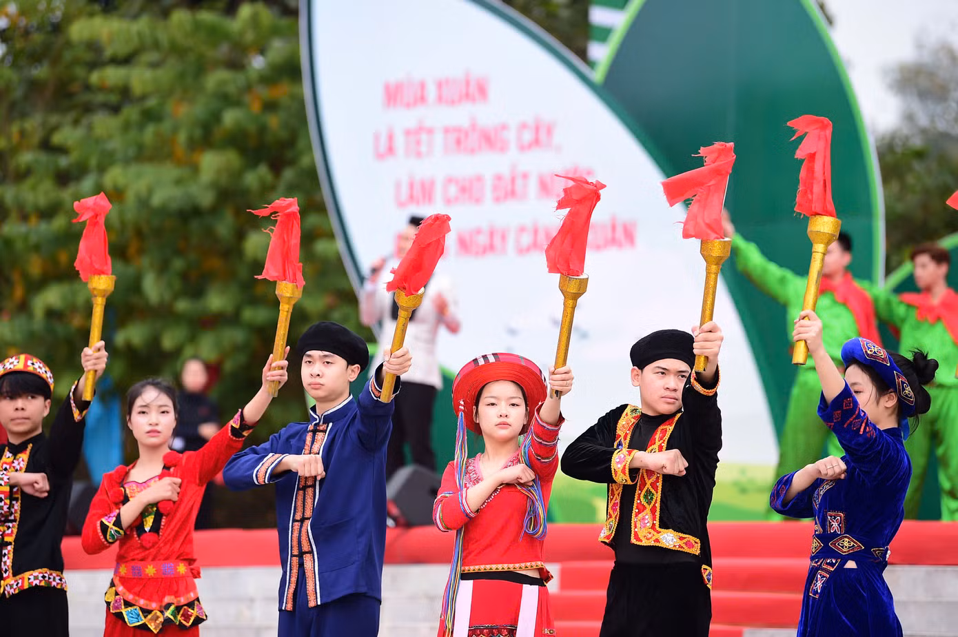 Các tiết mục văn nghệ mở màn Lễ phát động. Ảnh: Xuân Tùng Các tiết mục văn nghệ mở màn Lễ phát động. Ảnh: Xuân Tùng