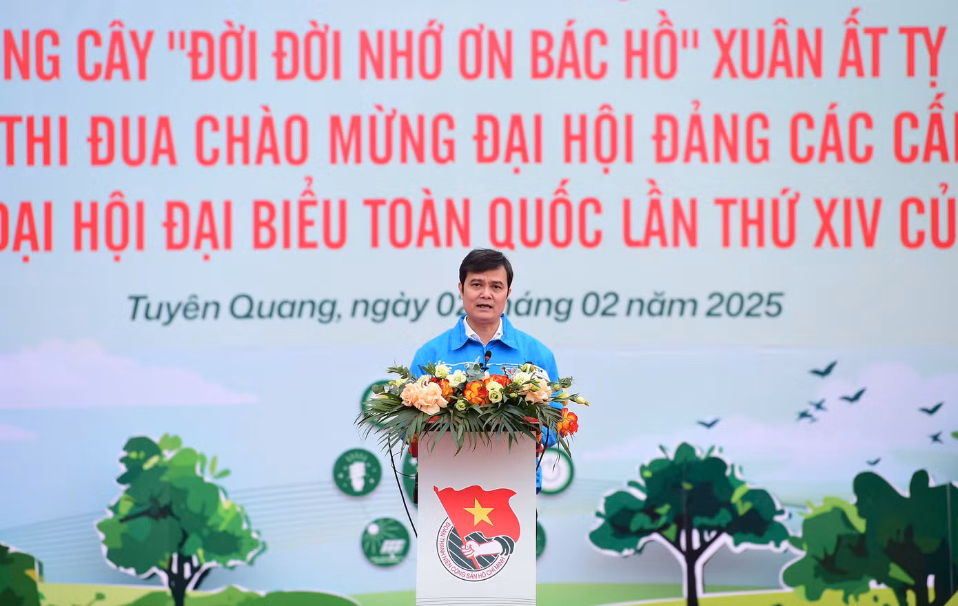 Anh Bùi Quang Huy - Ủy viên dự khuyết T.Ư Đảng, Bí thư thứ nhất T.Ư Đoàn phát biểu tại chương trình. Anh Bùi Quang Huy - Ủy viên dự khuyết T.Ư Đảng, Bí thư thứ nhất T.Ư Đoàn phát biểu tại chương trình.
