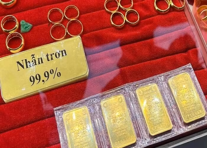 Cả vàng nhẫn và vàng miếng SJC đều tăng sau 1 tuần theo giá thế giới. Cả vàng nhẫn và vàng miếng SJC đều tăng sau 1 tuần theo giá thế giới.
