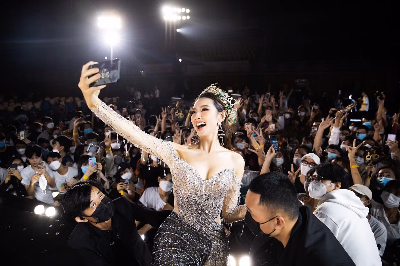 Chia sẻ về quãng thời gian ở Thái Lan, Thuỳ Tiên kể, ngay sau khi giành vương miện Hoa hậu Hoà bình thế giới, cô đã tham gia một số hoạt động thiện nguyện và tour truyền thông với các đài truyền hình lớn ở Thái Lan. Từ ngày 23/12/2021, Thùy Tiên bắt đầu tour công tác, dự các cuộc thi cấp địa phương của thương hiệu Miss Grand. Chia sẻ về quãng thời gian ở Thái Lan, Thuỳ Tiên kể, ngay sau khi giành vương miện Hoa hậu Hoà bình thế giới, cô đã tham gia một số hoạt động thiện nguyện và tour truyền thông với các đài truyền hình lớn ở Thái Lan. Từ ngày 23/12/2021, Thùy Tiên bắt đầu tour công tác, dự các cuộc thi cấp địa phương của thương hiệu Miss Grand.