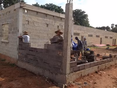 Lao động Việt Nam làm nghề xây dựng tại Angola
