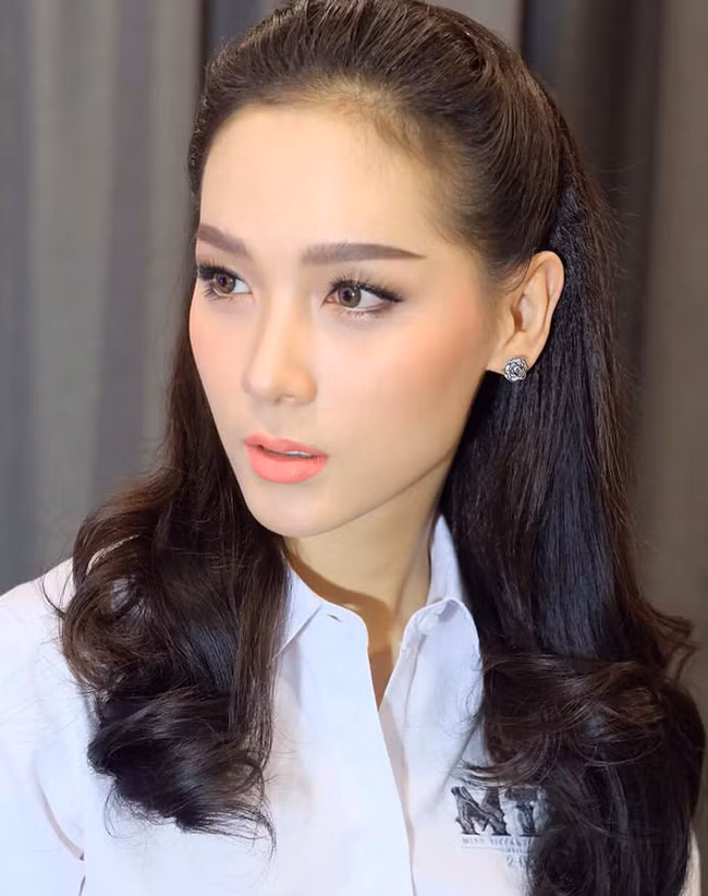 Nhan sắc ngoài đời thực của tân Hoa hậu chuyển giới Thái Lan ảnh 2