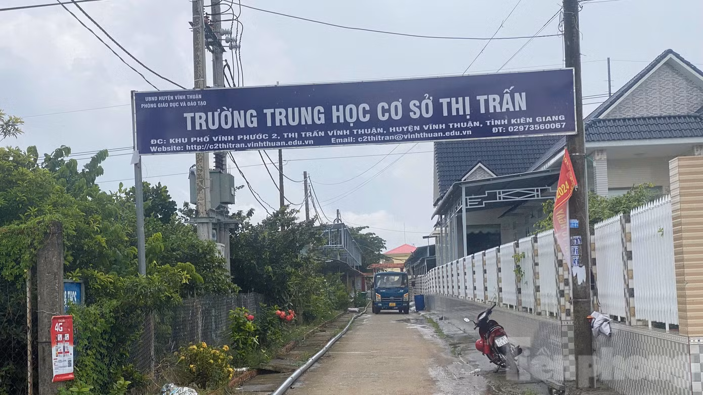 Lối vào điểm Trường THCS Thị Trấn tại khu phố Vĩnh Phước 2.
