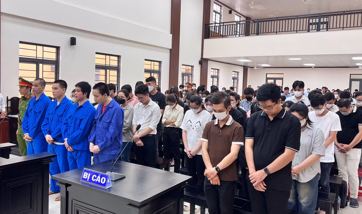 Các bị cáo tại toà.