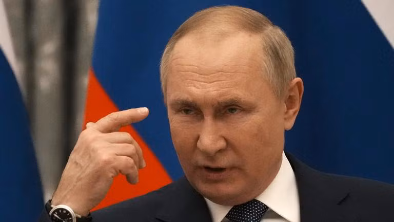 Ông Putin trong cuộc họp báo ngày 7/2. Ảnh: AP