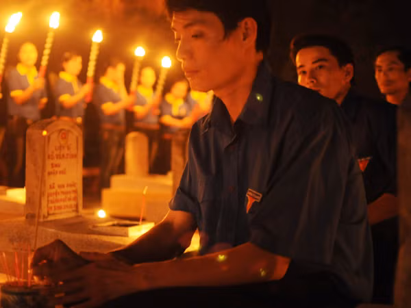 Thắp nến tri ân - hoạt động của tuổi trẻ nhận được sự quan tâm của xã hội. Ảnh: L.Q.M