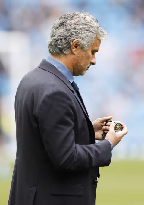 Mourinho mất oan đồng hồ xịn vì trò cũ ảnh 2