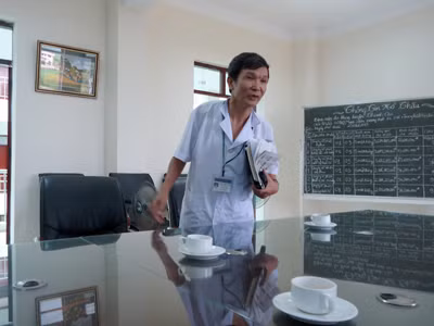 Ông Lưu Văn Học, Giám đốc bệnh viện Đa khoa Thanh Oai