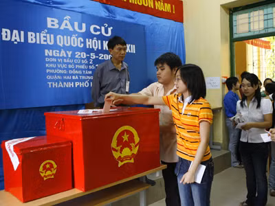 SV Đại học Kinh tế Quốc dân bỏ phiếu bầu cử Quốc hội khóa XII 